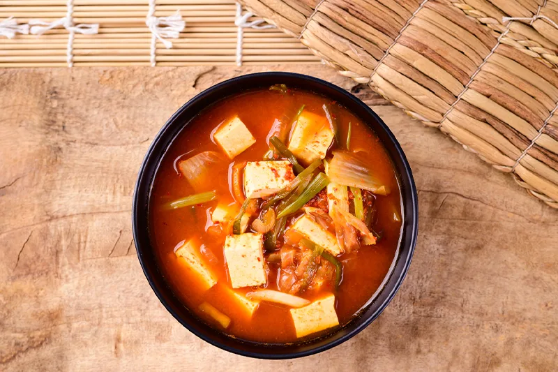 Kimchi Jjigae on saatavilla monissa korealaisissa ravintoloissa
