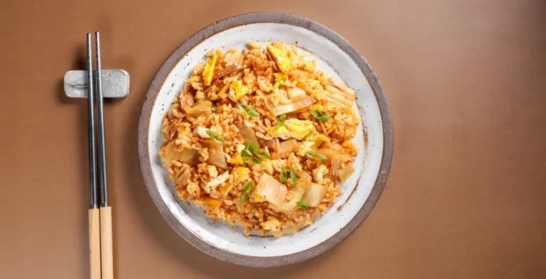 Kimchi Bokkeumbap – Maukas korealainen paistettu riisi